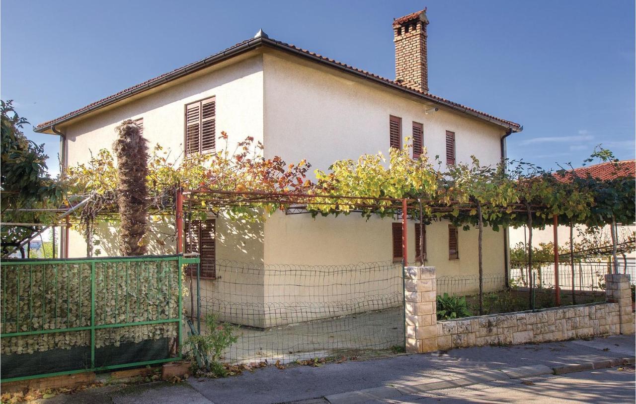 Awesome Apartment In Pula With Wifi Экстерьер фото