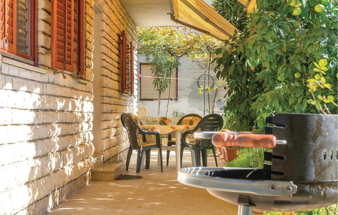 Awesome Apartment In Pula With Wifi Экстерьер фото